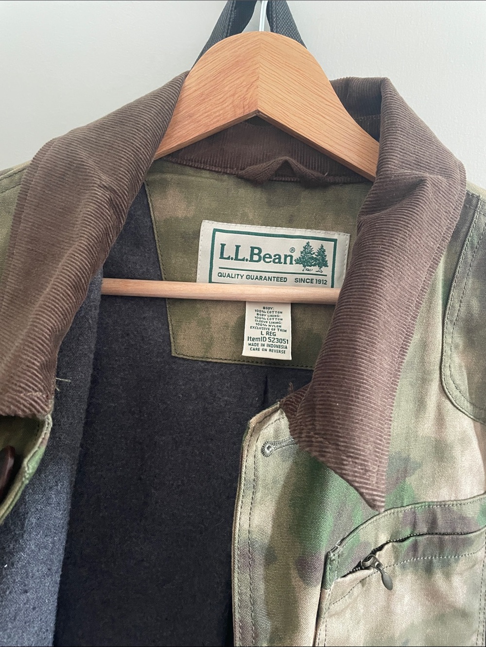L.L. Bean Men’s Camouflage Waxed Cotton Field Coat with Brown Corduroy Collar - Picture 2 of 4